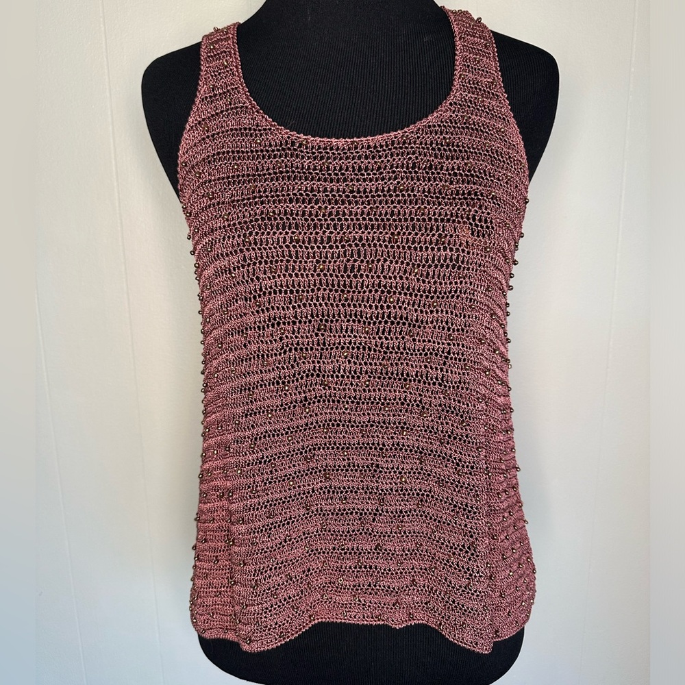 Maroon Tank With Rose Gold Beads Size XS but fits more like a smedium.